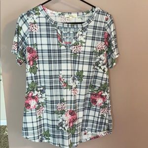 Andrée by UNIT Floral/Plaid Short Sleeve Tee M